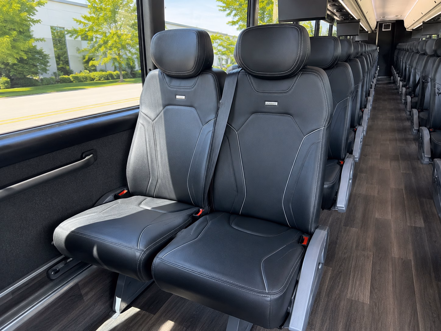 shuttle wedding guests between chandler hotels and your venue with ease